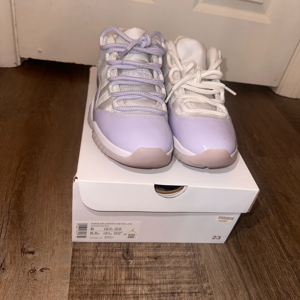 Jordan 11 Low Pure Violet, they are Women’s 8